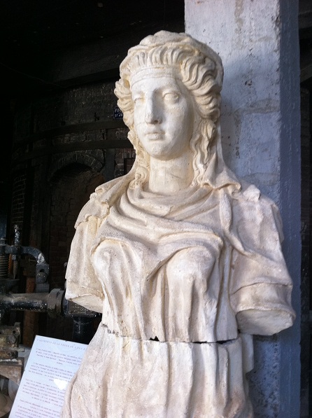 ./Cahors/20-Statue2.JPG